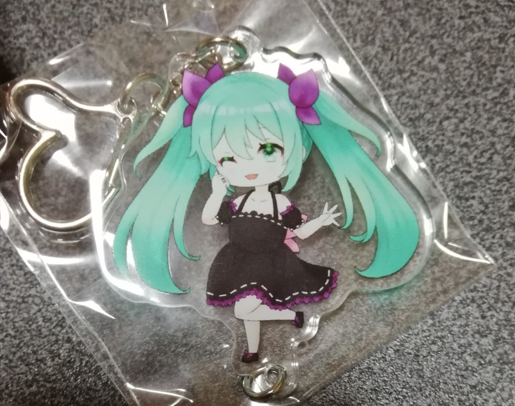 イノセントつながるアクリルキーホルダー