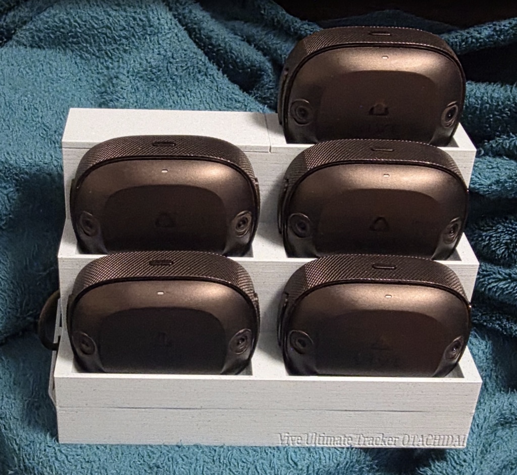 【試作中】アルトラのお立ち台( Vive Ultimate Tracker Charger & Stand)