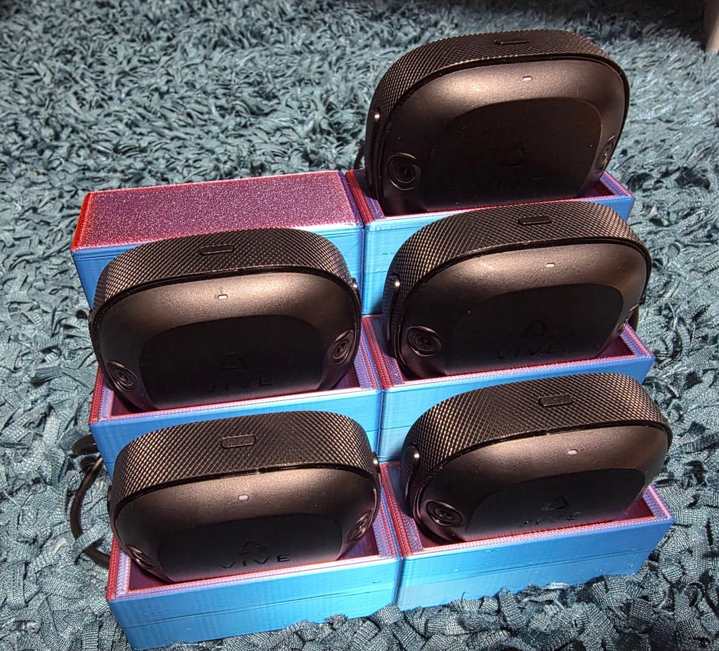 【試作中】アルトラのお立ち台（ Vive Ultimate Tracker Charger ＆ Stand）