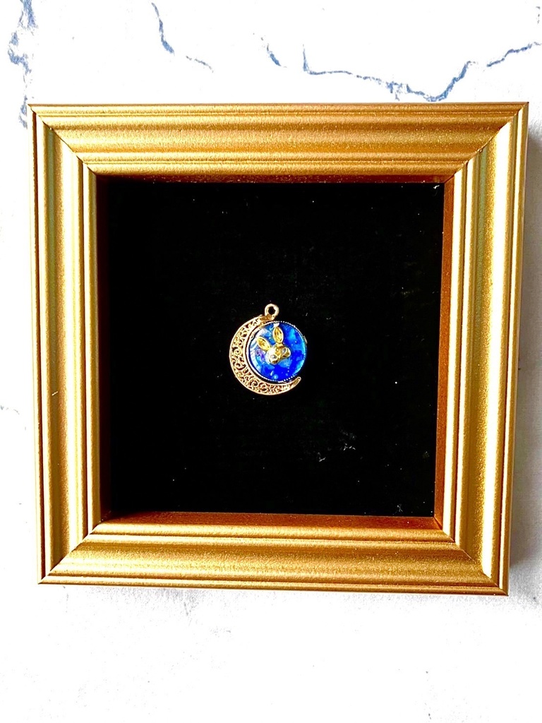 coco’s choice crescent moon