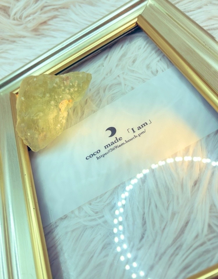 希少「Libyan glass：クリストバライト入り②」