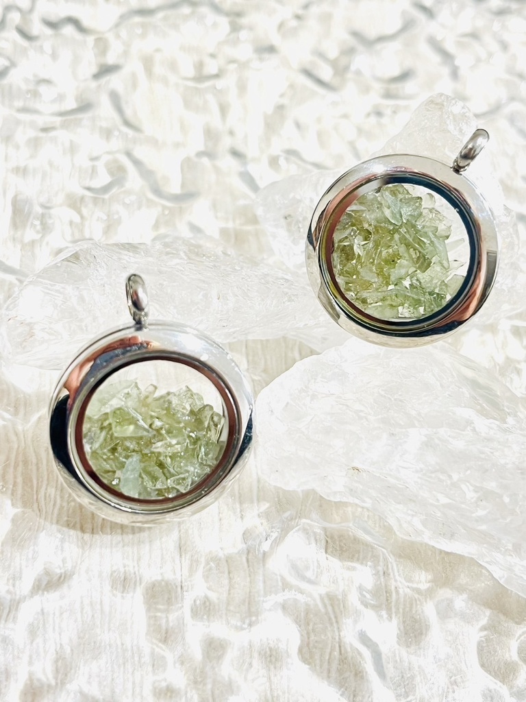 「時の旅人ーmoldavite」