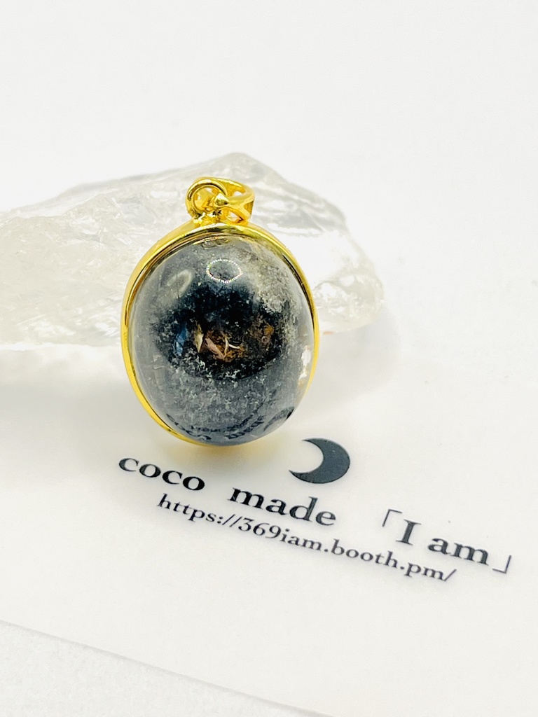 「gray Black Garden ：pendant top」