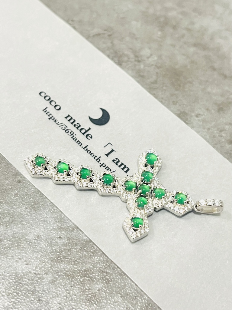 「翡翠：cross pendant top」