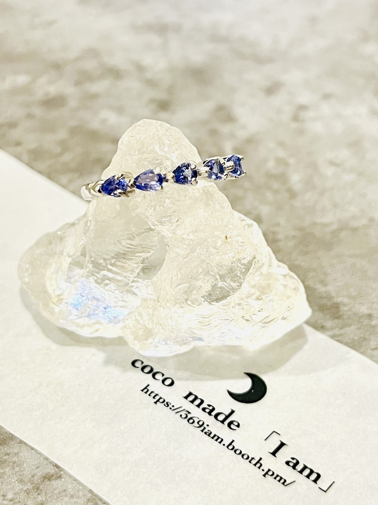 「tanzanite:  half eternity ring」