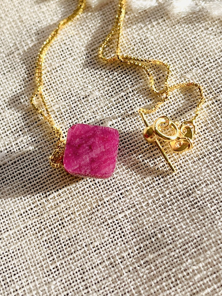 「Ruby:necklace(pinchain):18Kgold」