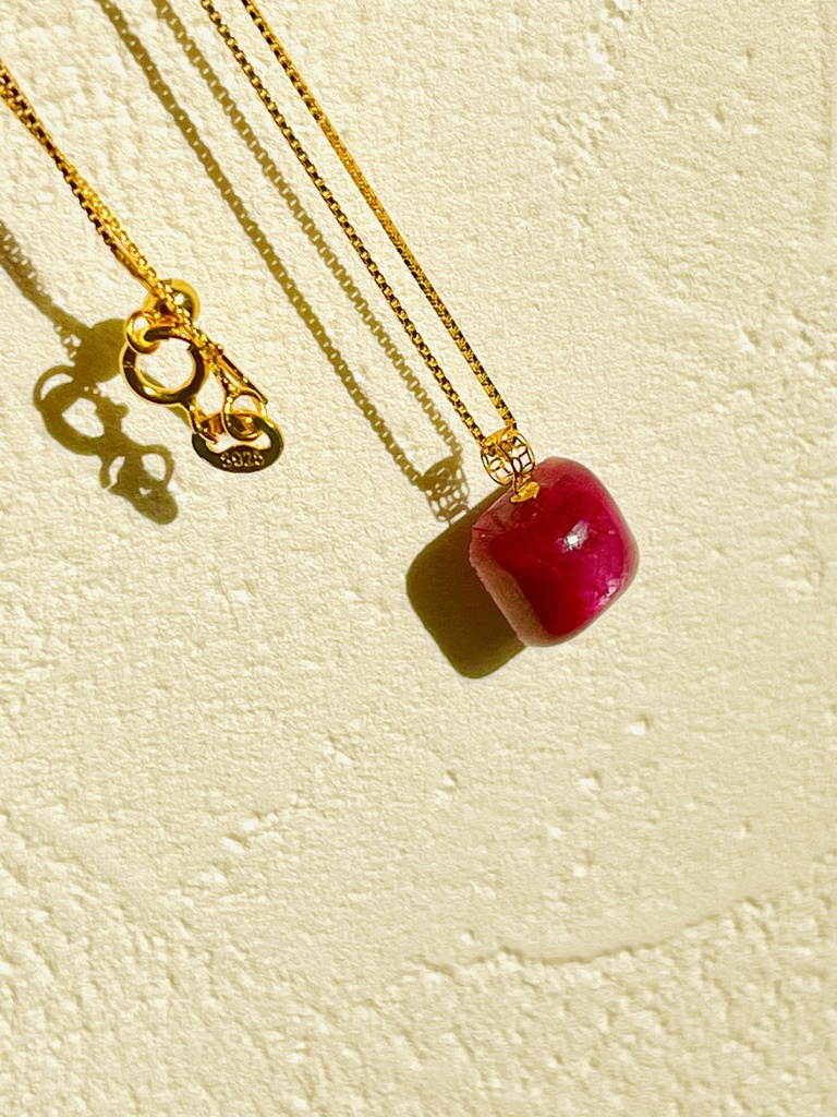 「Ruby:necklace(pinchain):18Kgold」