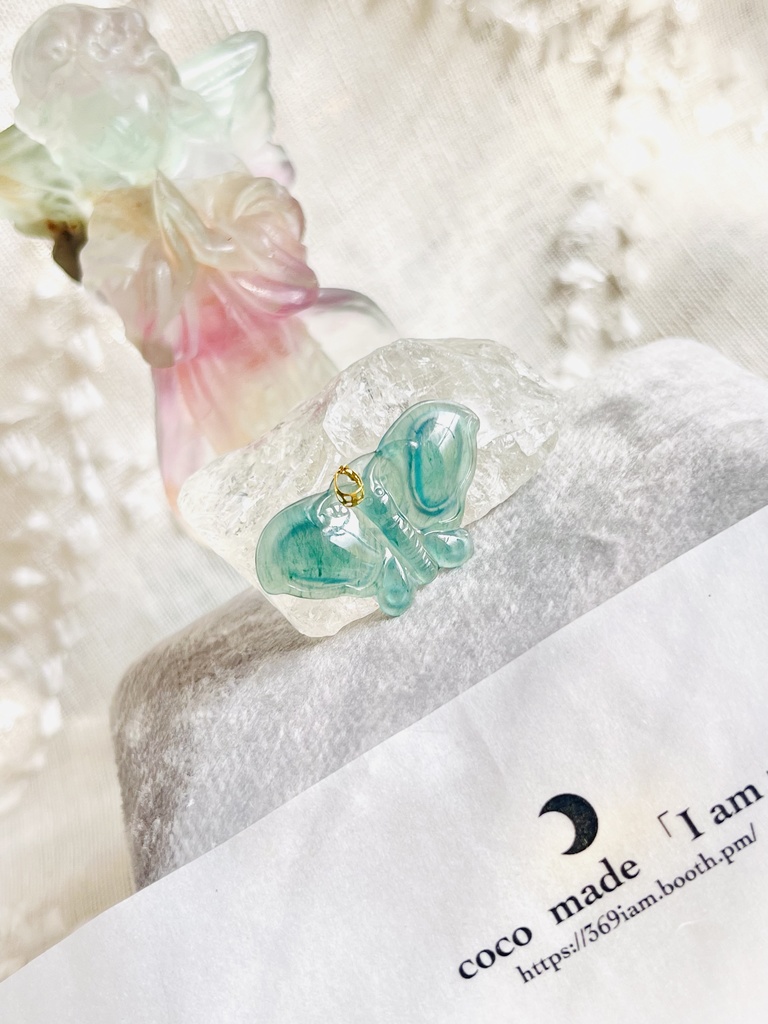 「ミャンマー産：蝶々：氷翡翠 pendant top：18K」