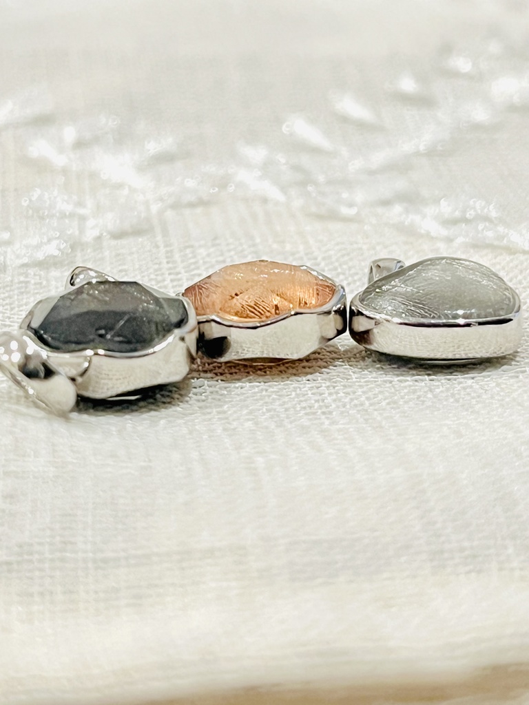 「Muonionalusta:🇸🇪:pendant top」