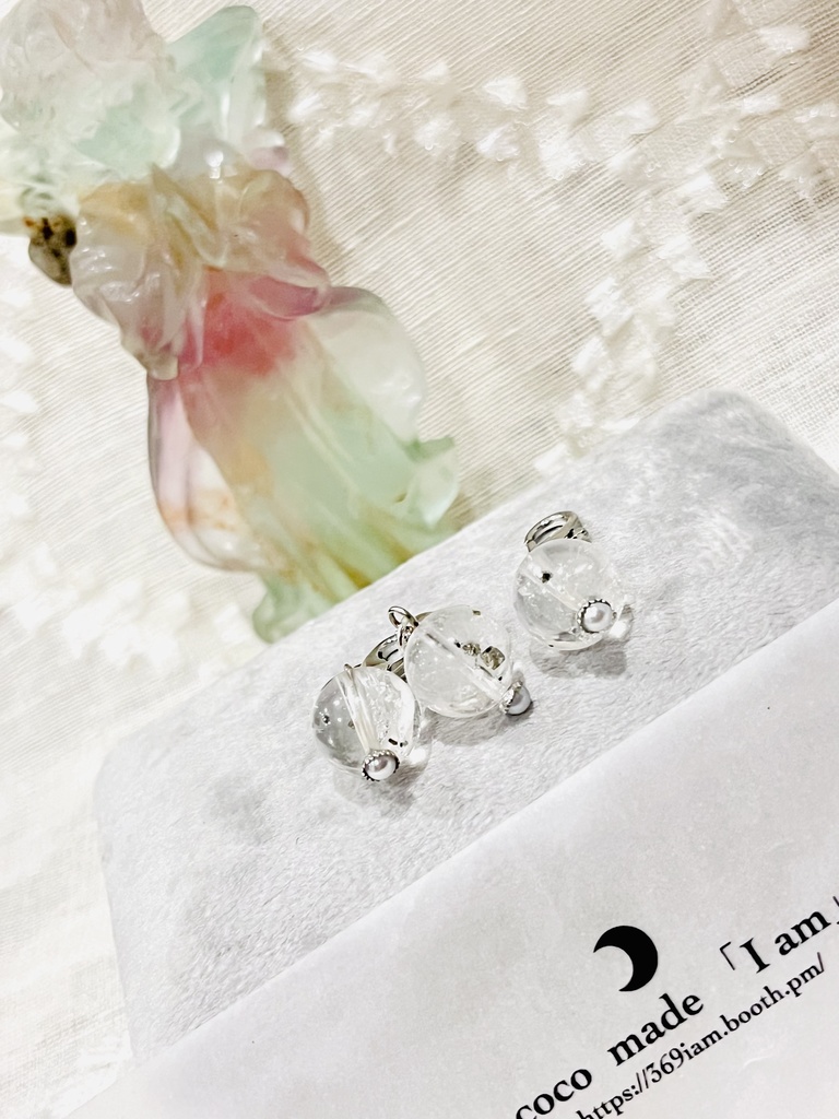 「pyrite in quartz:charm」