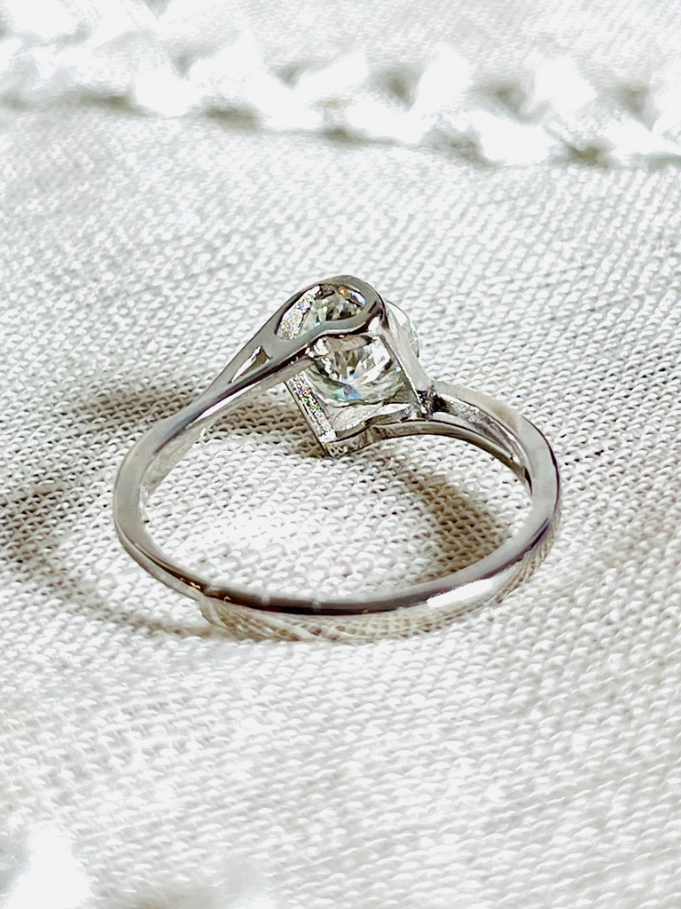 「Moissanite:ring:1ct」