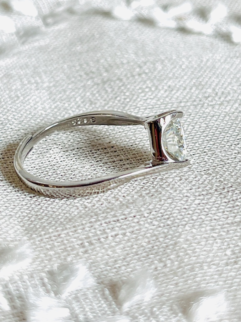 「Moissanite:ring:1ct」