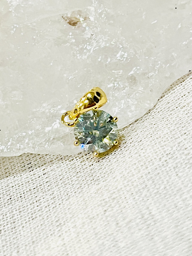「うっすらAqua color:Moissanite:pendant top:1ct」