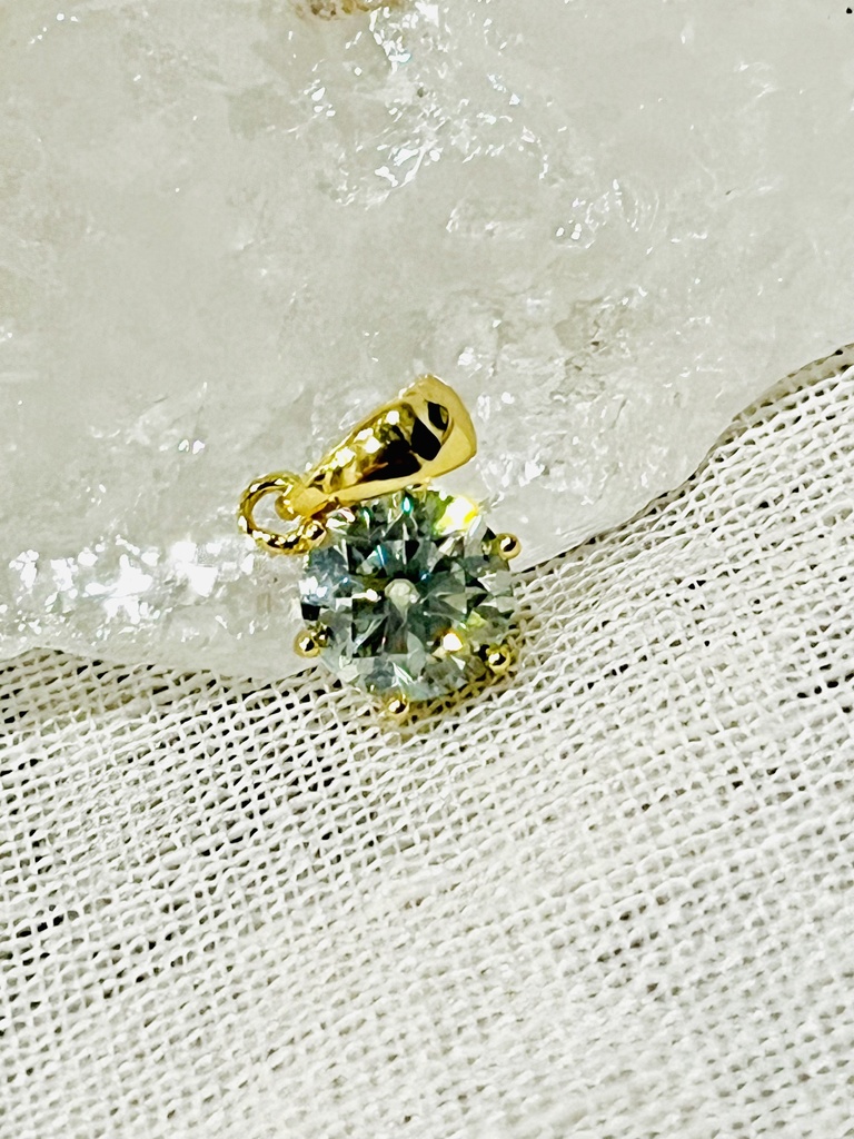 「うっすらAqua color:Moissanite:pendant top:1ct」
