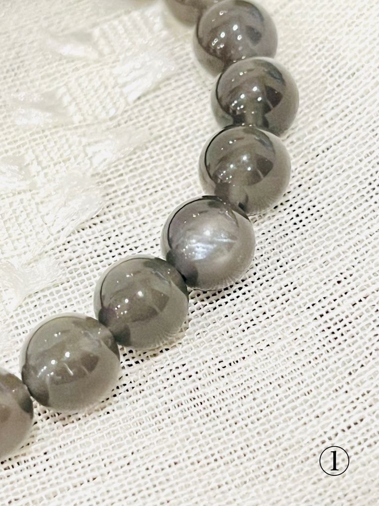 ⭐︎「black moon stone」