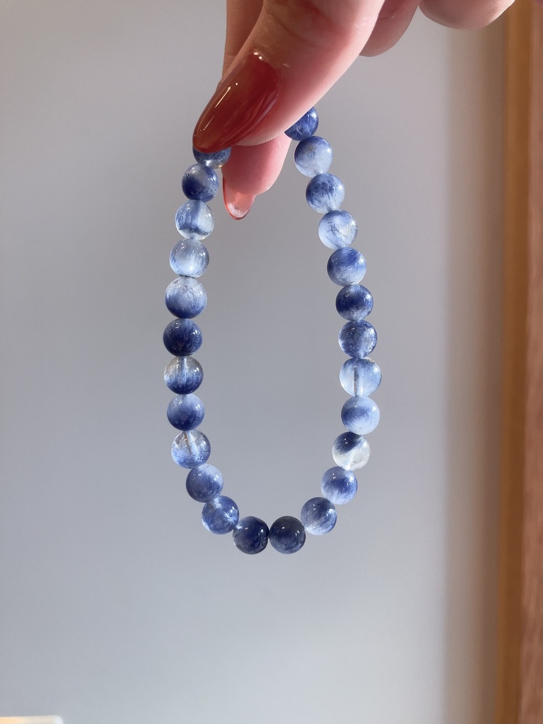 「Dumortierite in Quartz」