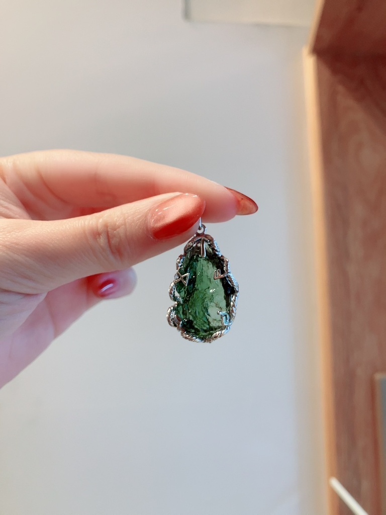 希少「moldavite:pendant top」