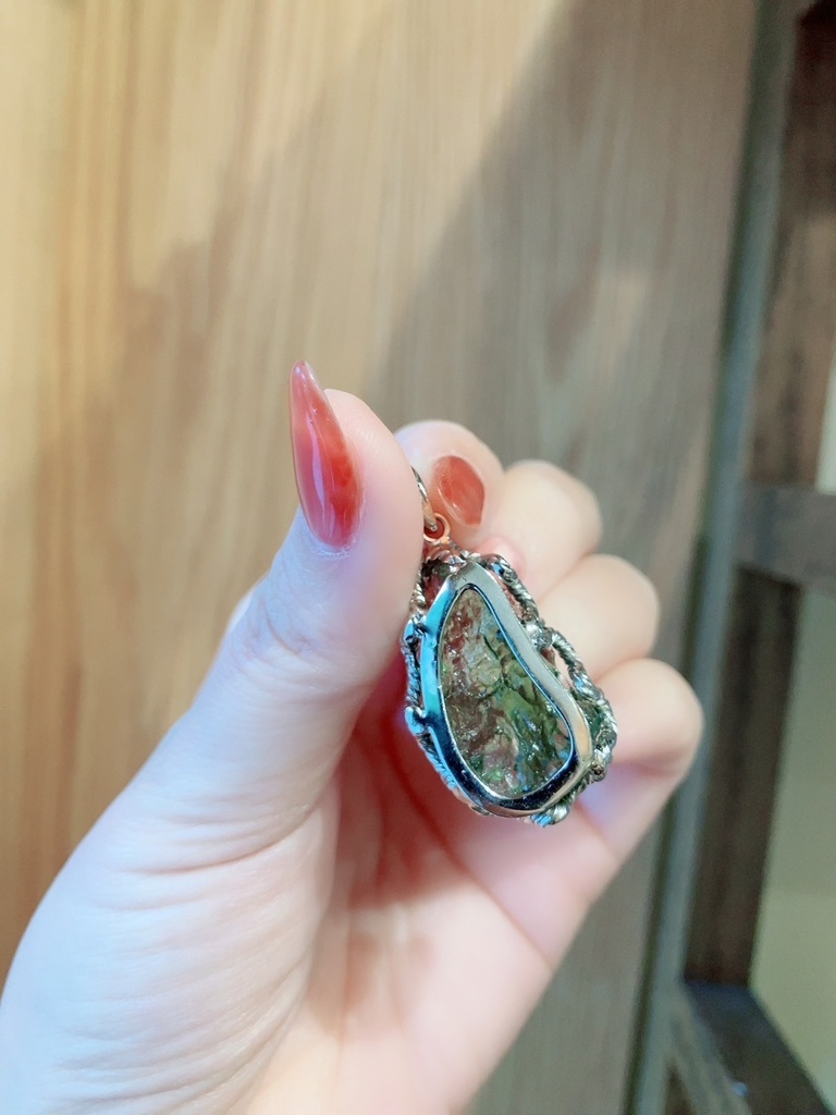 希少「moldavite:pendant top」