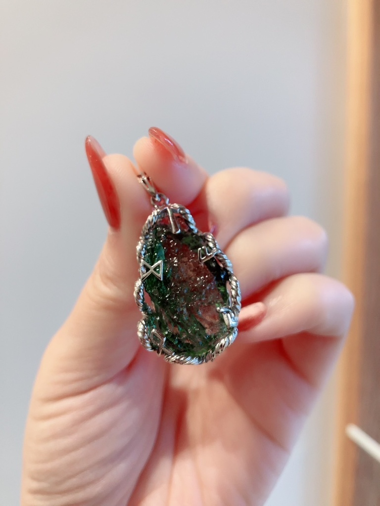 希少「moldavite:pendant top」