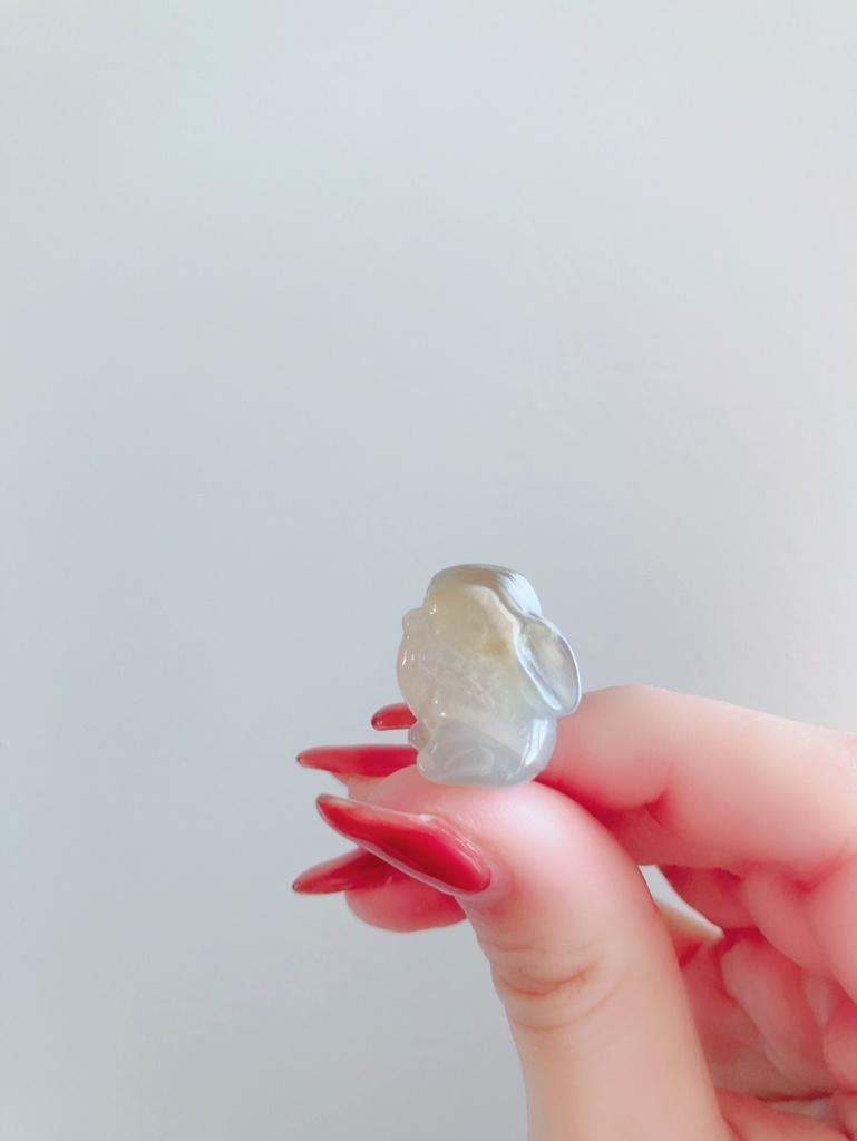 「お祈りうさぎ：瑪瑙」