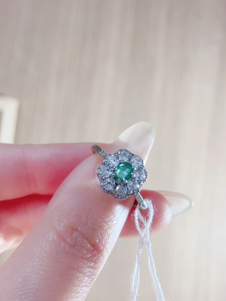 「5月birthday stone：emerald ring」