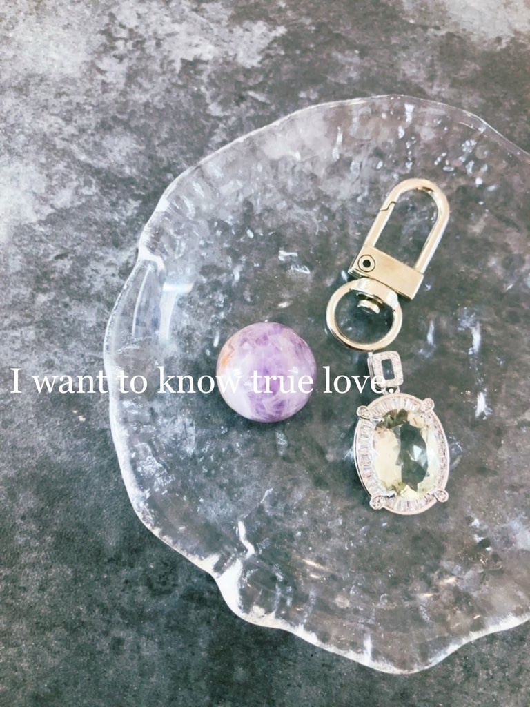 「I hope to find true love someday. ：key charm」