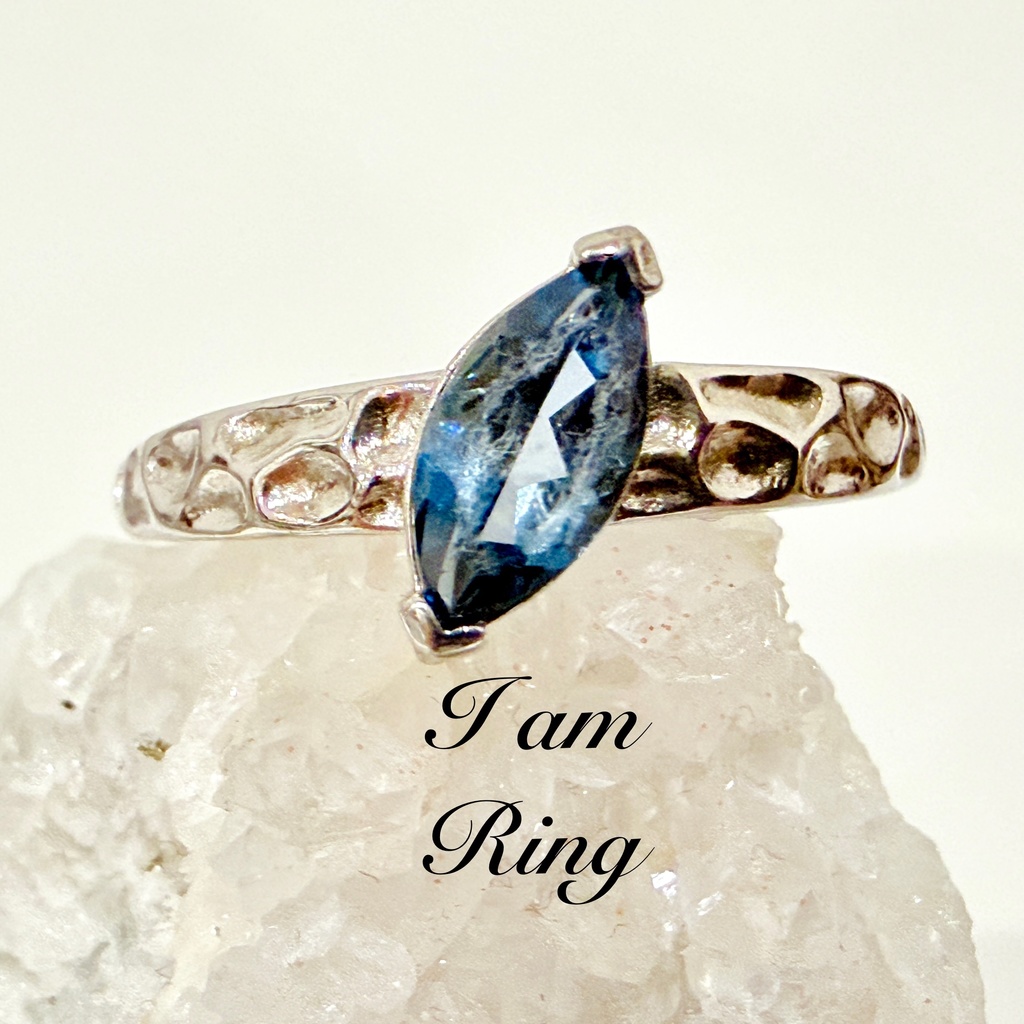 「LONDON BLUE ：topaz ring」