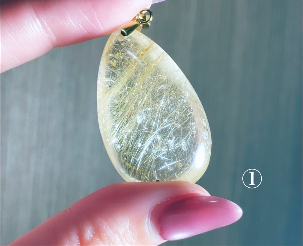 starburst rutile or meteor shower:drop