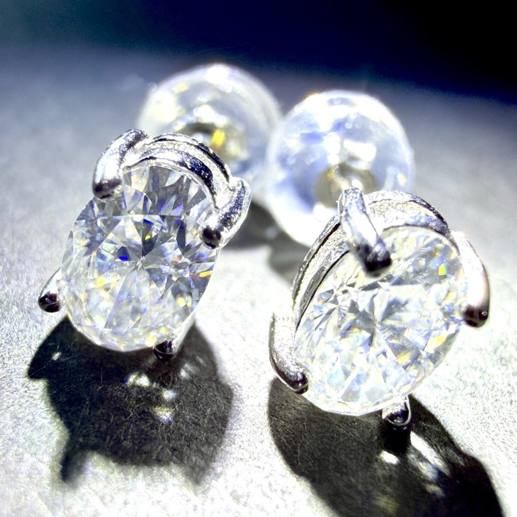 Moissanite：pierce
