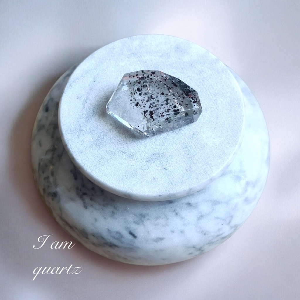 希少✳︎Black Lepidocrocite in Quartz