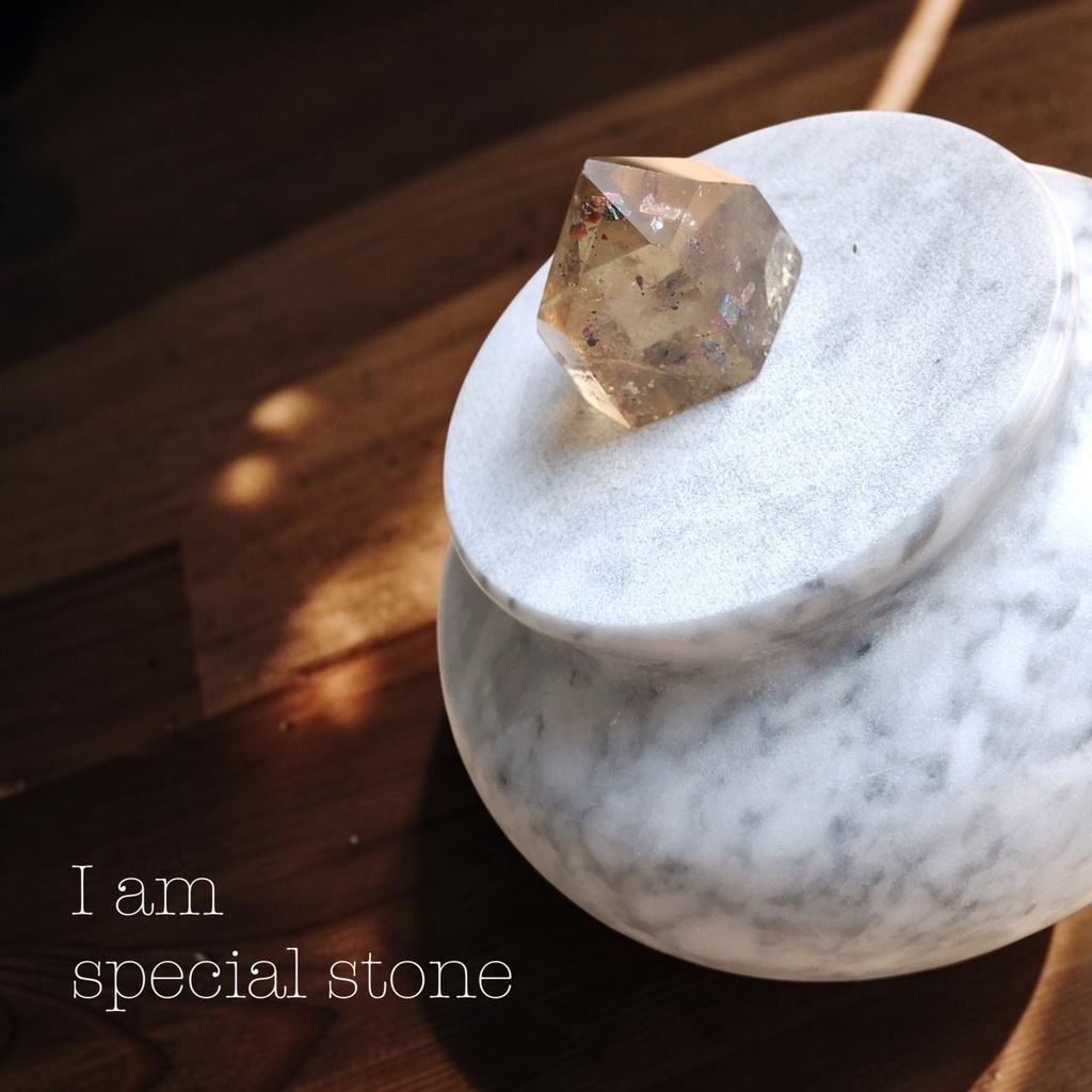 ①やばい石✳︎ Lepidocrocite in natural citrine