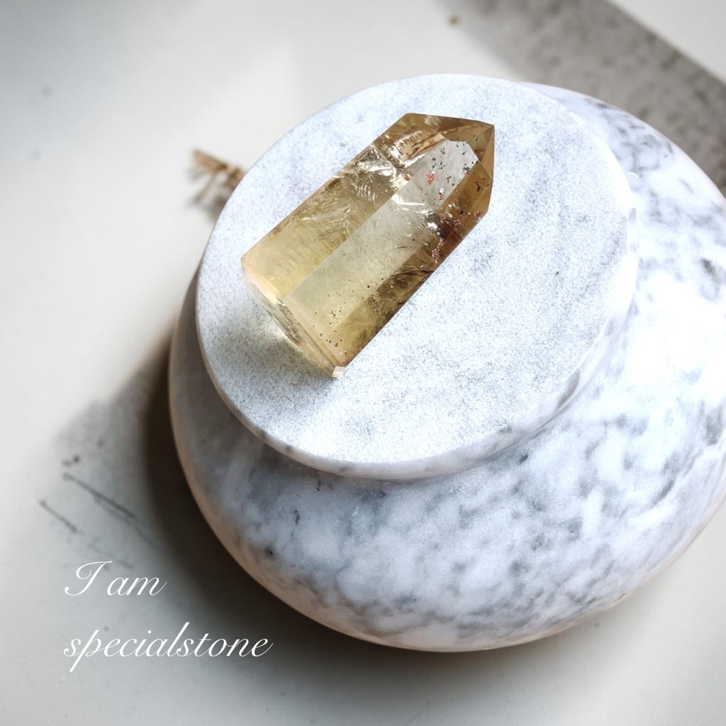 ③やばい石✳︎ Lepidocrocite in natural citrine