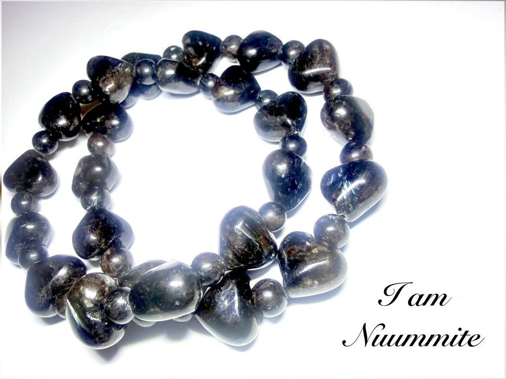 世界最古の宝石：Nuummite