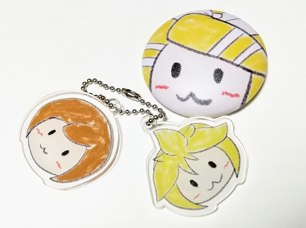 おもちみたいなかがメイのアクキー