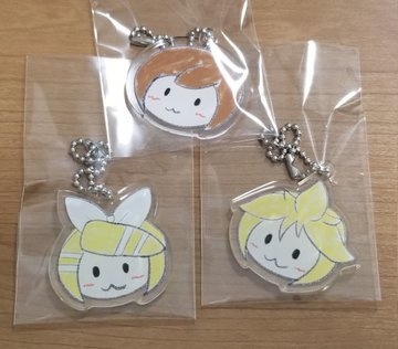 おもちみたいなかがメイのアクキー