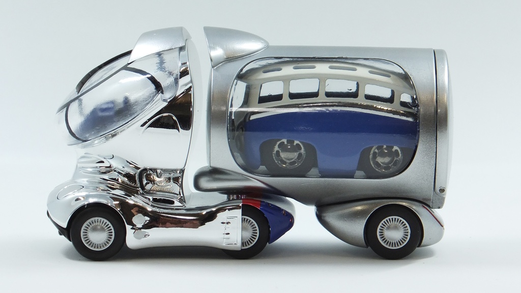 コラーニトラック 未塗装 組立キット