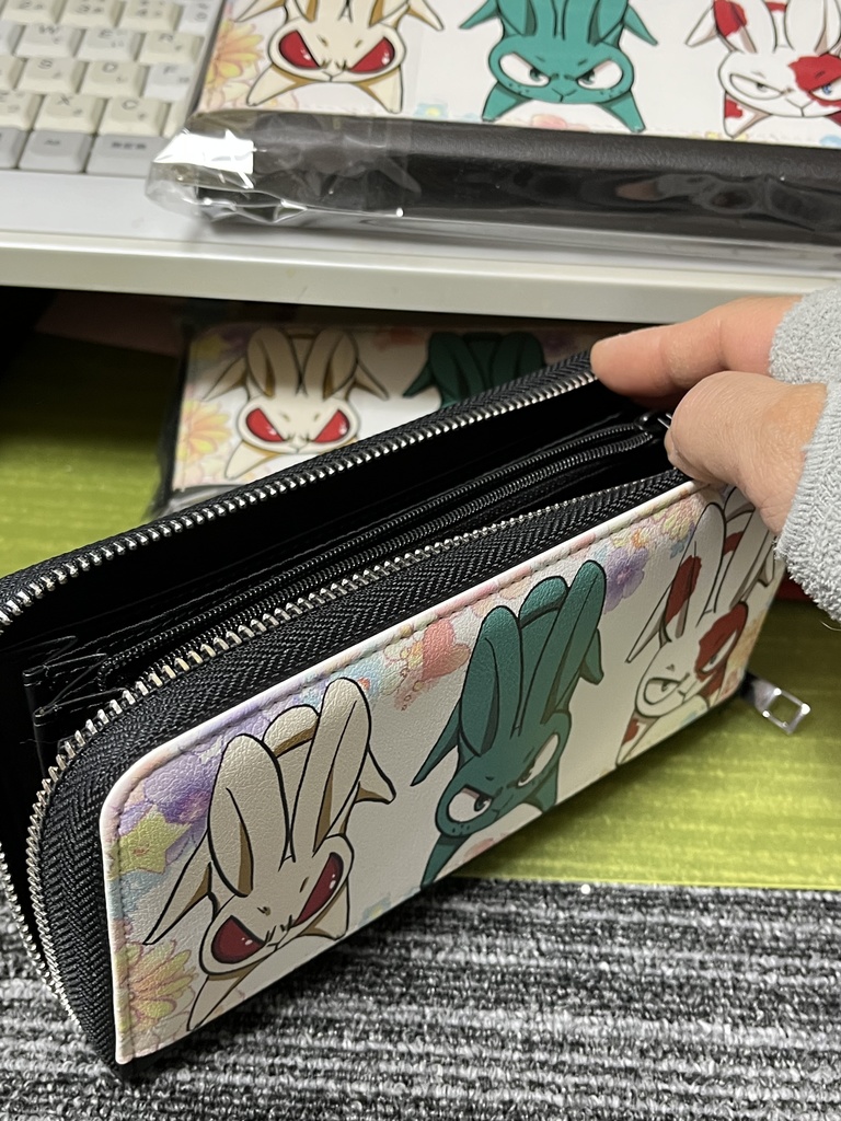 デクキュン長財布
