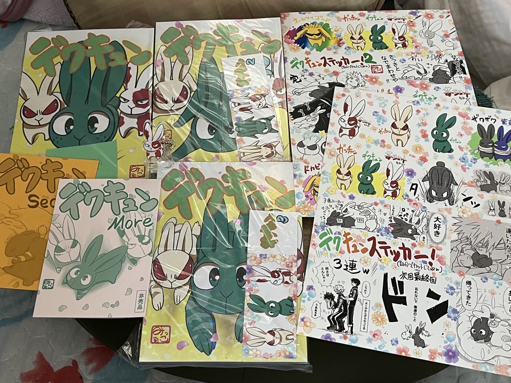 デクキュンセット⭐️本1〜3、小冊子①②、ステッカー①②、苺ショットちゃんアクスタ