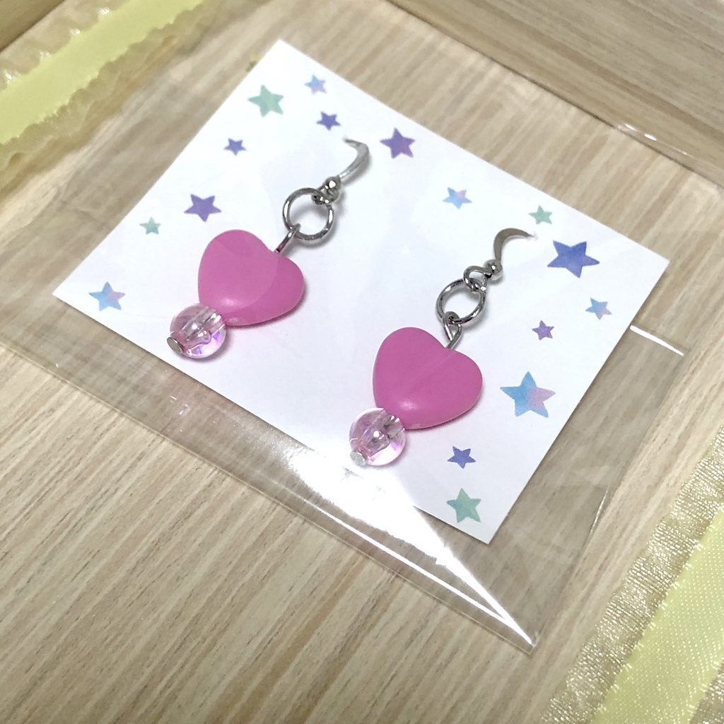 チープなハートのピアス(フック型)