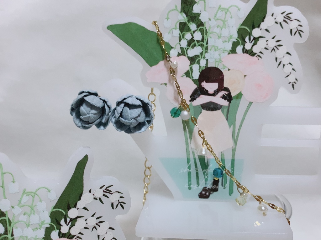 イヤリングまたはピアス付きアクセサリーアクリルスタンド コラボレーション商品