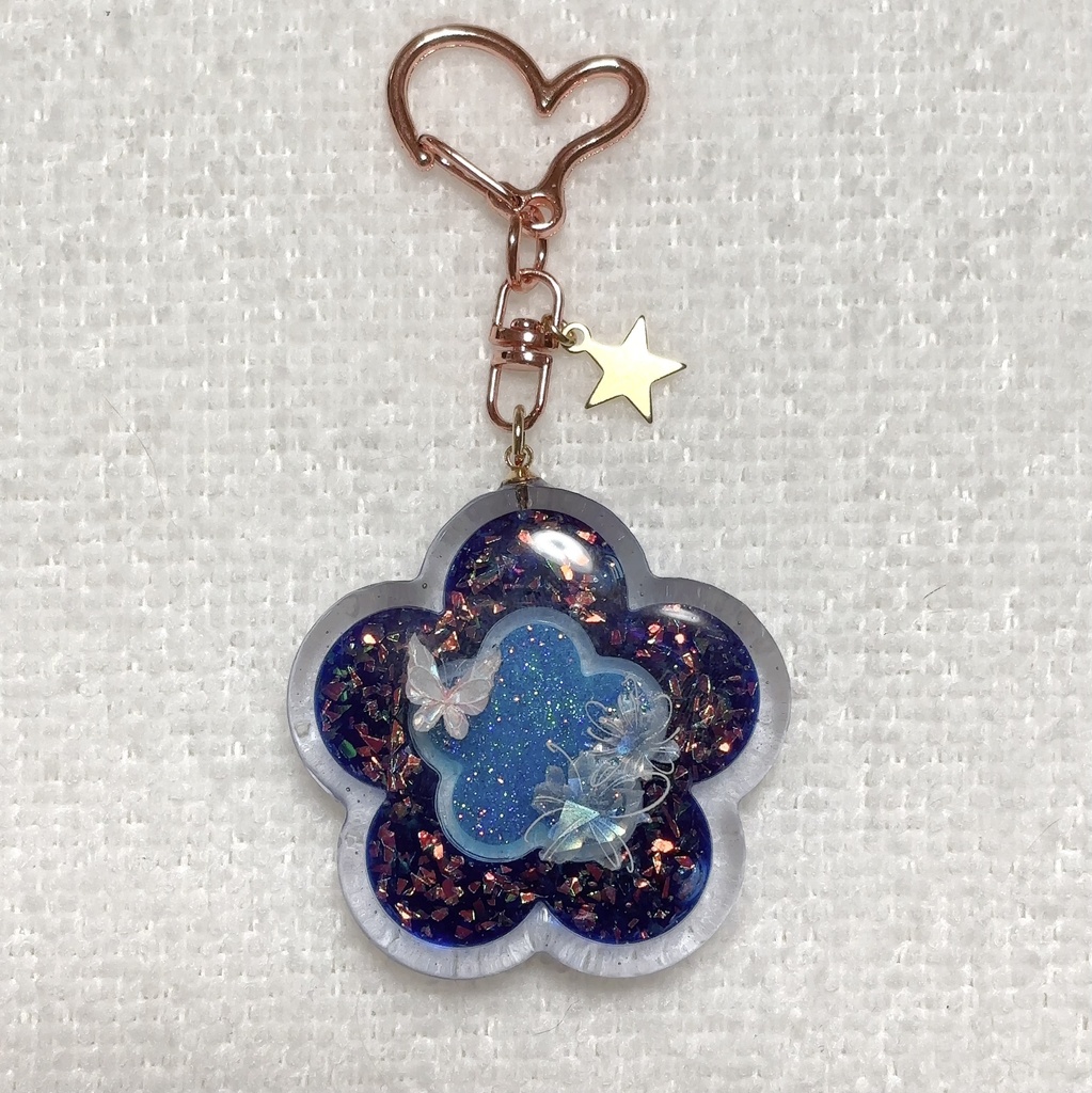 お花型星空レジンのキーホルダー