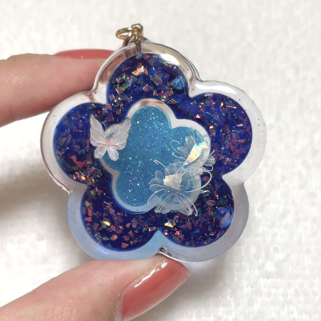 お花型星空レジンのキーホルダー