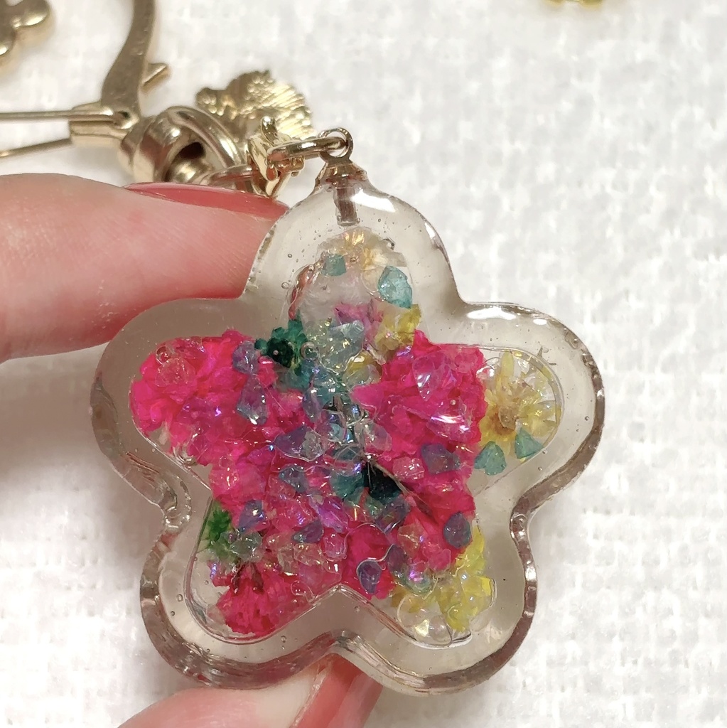 お花レジンのキーホルダー・バッグチャーム