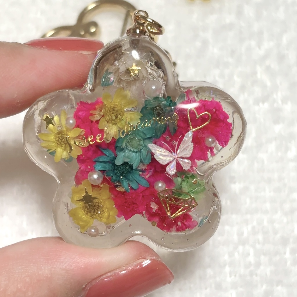 お花レジンのキーホルダー・バッグチャーム