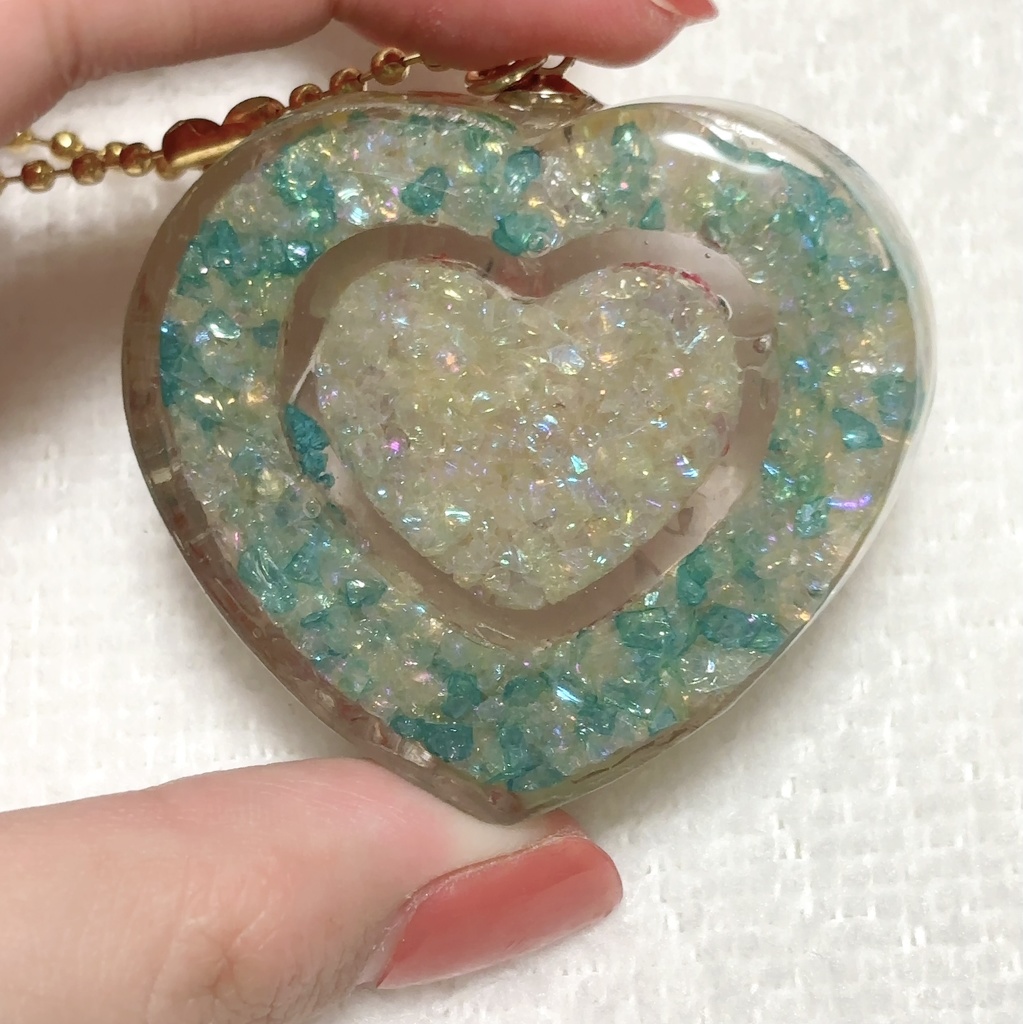 ハートのドライフラワーレジンバッグチャーム