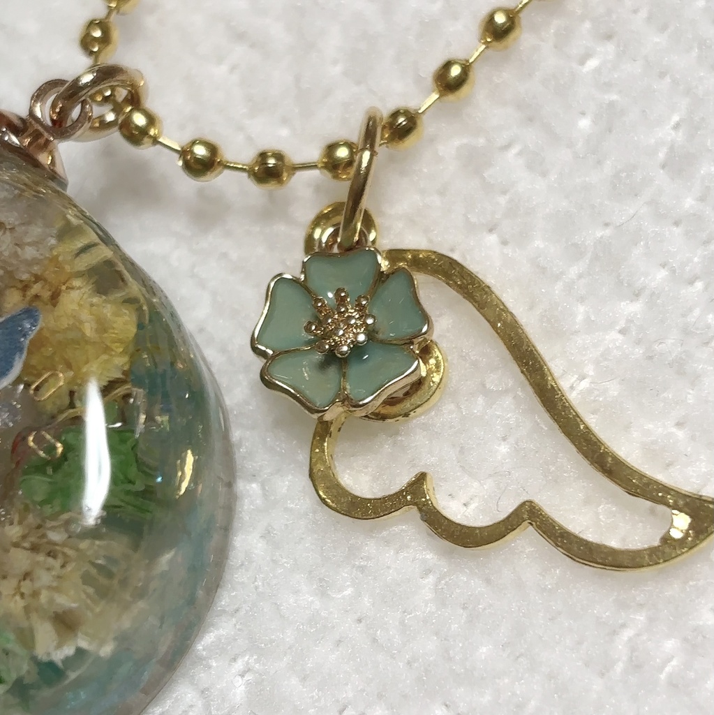 ハートのドライフラワーレジンバッグチャーム