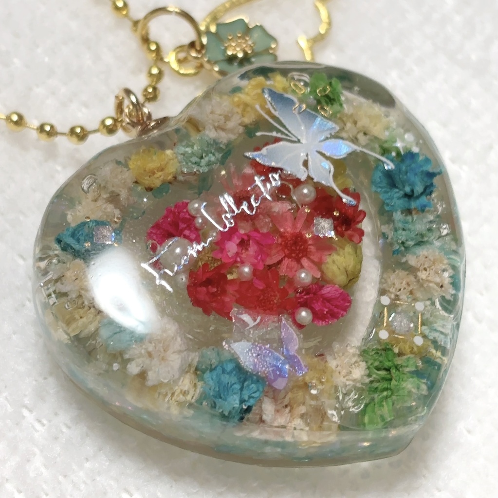 ハートのドライフラワーレジンバッグチャーム