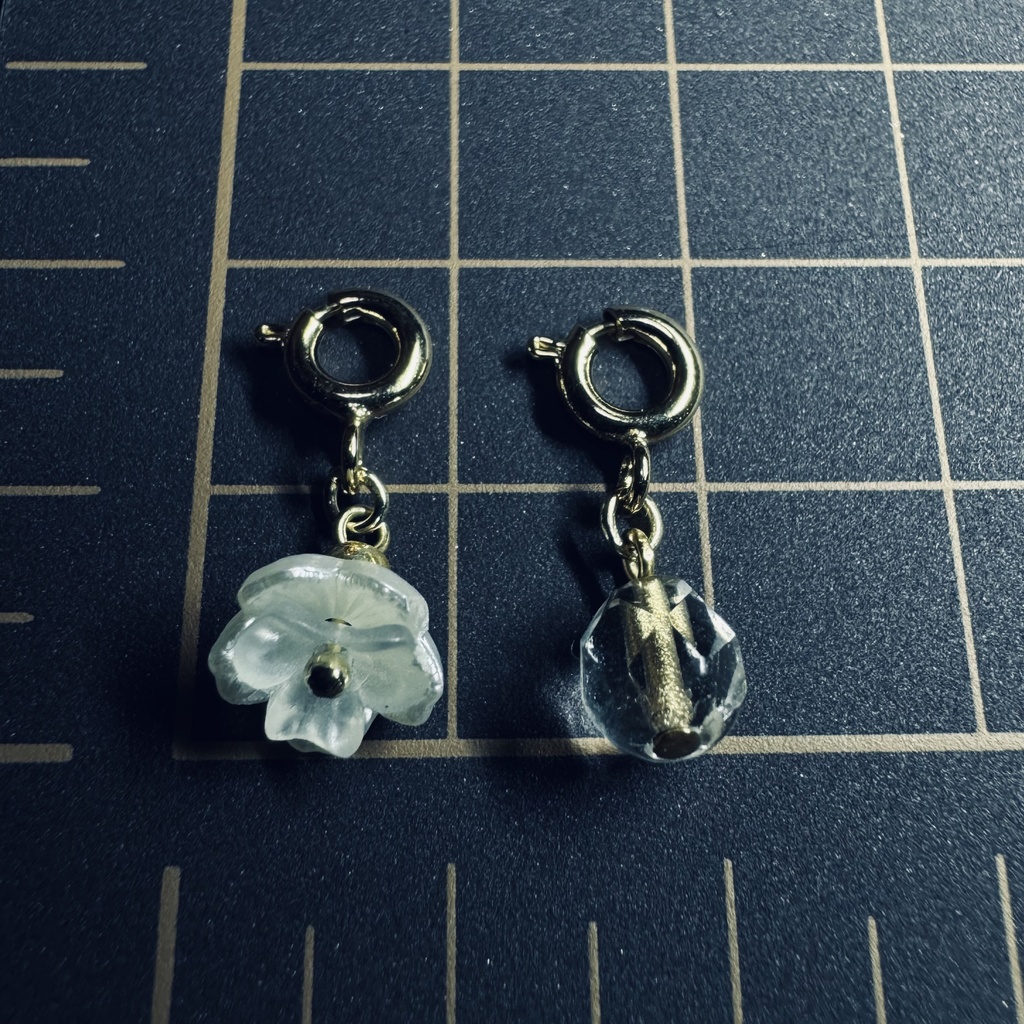 ツイステ/twst ぬい用ノンホールピアス ガラクチュールimage