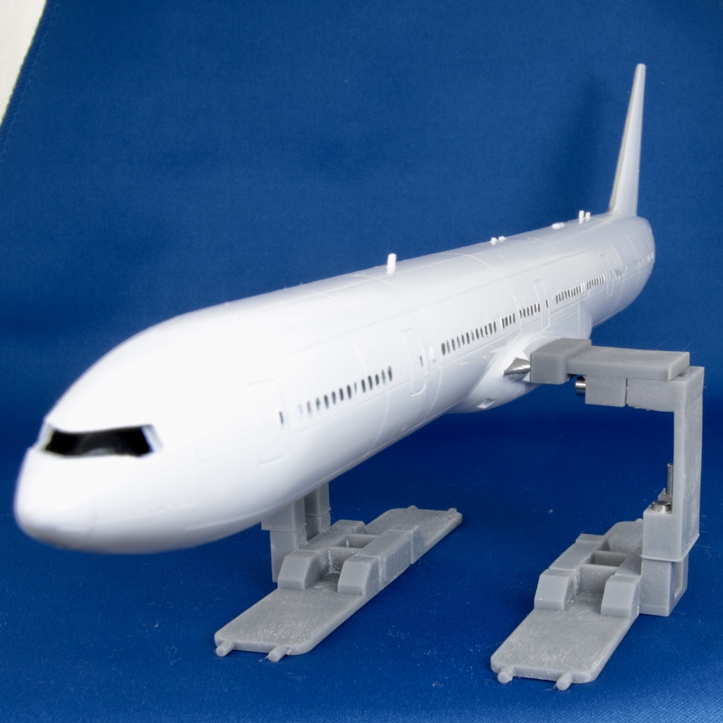 ハセガワ　1/200スケール　ボーイング７７７（B777)用塗装台