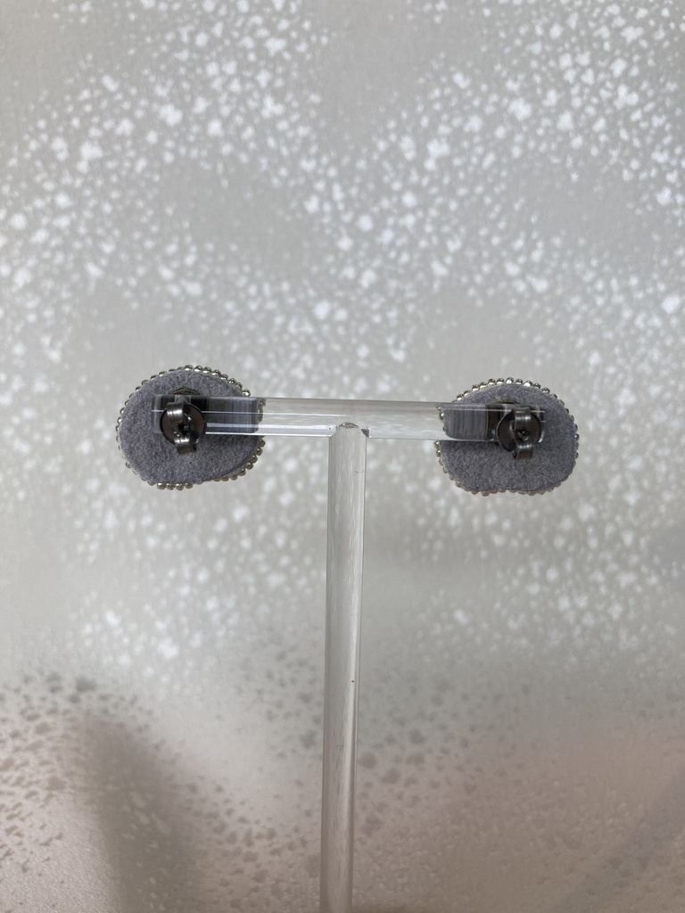 おしりピアス(グレージュパール)